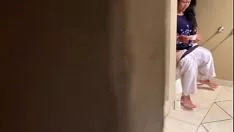 Afspelen Gevaarlijke tante bespioneert en gluurt tom