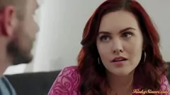 Abspielen Stiefbro gibt Redhead Stepssis eine intensive Oralsex -Sitzung