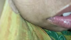 Jouer Le corps nu de Desi Indian MILF entraîne son beau-fils Wild dans le jeu de rôle hardcore