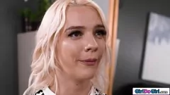 تشغيل يهيمن رئيس السحاقيات الغريب على التوظيف مع الثدي الكبيرة و dildo اللعنة