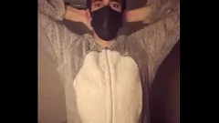Jouer BDSM Divertimento con Young Slave in Pijama e Nipple Clips