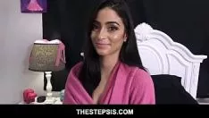 Redare Sora vitregă strânsă latină îi cere treadbro-ului ei pervers să o servească - tovarăș și soră stairsis sora vitregă sex-cu-sora soră-dracu tovarăș-și-sora-sora