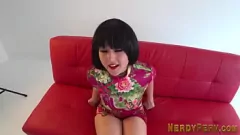 Jouer Maeve, une adolescente innocente de Leeds, suce une bite de nerd en lingerie - POV de réalité britannique