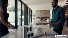 Odtwórz Brunetka Transwestyta Sofia Sanders robi ostrego loda i anal w łazience z dużymi cyckami i dużym tyłkiem