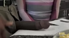 Afspelen Drie geile Aziatische schoonheden genieten thuis van een wild interraciaal trio met een enorme BBC