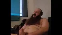 Jouer Ginger Bro, forte e vocale, si masturba in una compilation di sborrate