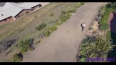 Jouer Dinkey se fait sucer avec rage par la bonne blonde moka mora