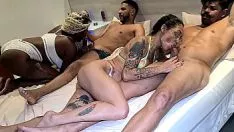 Reproduzir Suruba amadora racial com as caribes pietra e dafne no molecularl ate as duas ganhandoeem leitinho na boca - mark antonyvtt - leo ogro