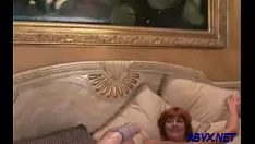 Jouer L'ideale sfrenato che desidera il suo sex toy
