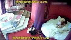 Odtwórz 情趣酒店两个女同开房磨豆腐看地上的奢侈品两个应该家境不错