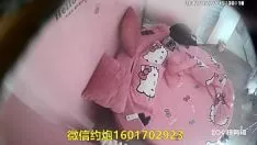 Odtwórz 情趣酒店水滴摄像头鸡巴貌似很粗的瘦高个拉扯撞击女的有些吃不消