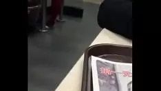 Afspelen 妹子喝多了在肯德基当众自慰妹子羞红了脸