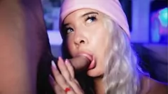 Redare Dolofană teen columbiană blondă latină se dezlănțuie și suge Dick pe cameră