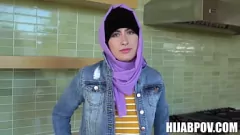 Afspelen Hardcore moslimtienerfantasie - Angeline Red's kleine tieten en grote kont